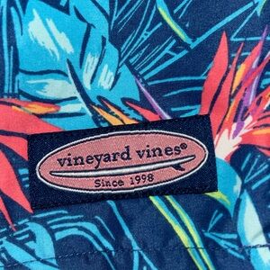 Vineyard Vines Pink and Blue Floral Swim Shorts Men’s Size Small‎